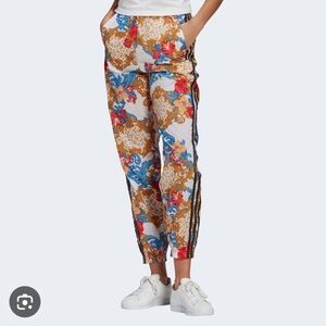 Adidas x HER Studio London
Floral Track Pants White
Trousers Joggers Women's S